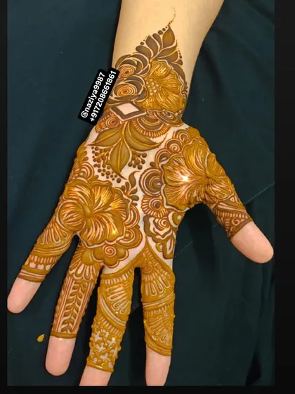 This design has a wonderful glow, showing the fresh stain color. The pattern is a lovely mix of flowers and geometric details.