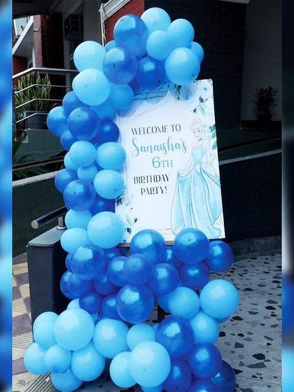 The entrance to Sanaisha's Cinderella party, featuring a custom welcome sign and a beautiful blue balloon arch to set a royal tone.