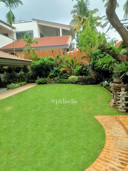 Courtyards & Intimate Gardens photo 25