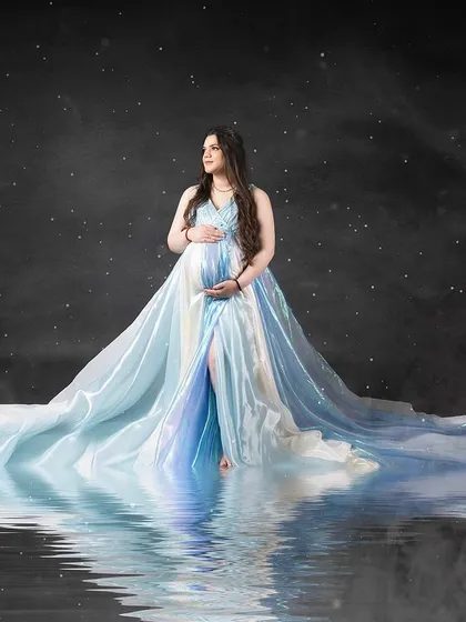 Capturing the glow that only motherhood can bring. This ethereal, water-themed portrait feels like a dream, with the flowing gown melting into the reflection.