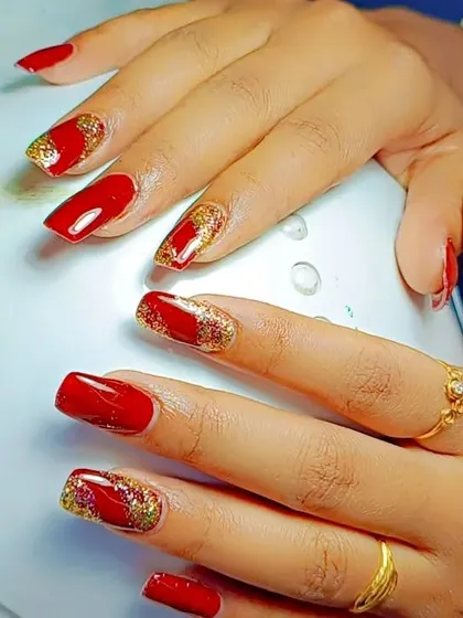 A classic festive combination of rich red and sparkling gold. These square-shaped gel extensions feature a glitter gradient starting from the cuticle, making them perfect for Karwachauth, Diwali, or any party.
