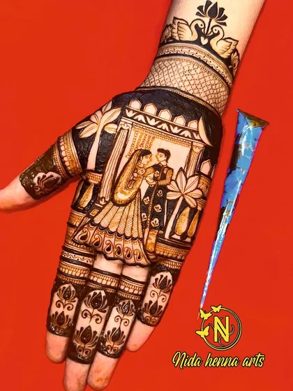 This vibrant Karva Chauth special design captures a romantic moment between a couple, framed by beautiful lotus and swan motifs. It’s a perfect example of how I create theme based mehandi for festivals.