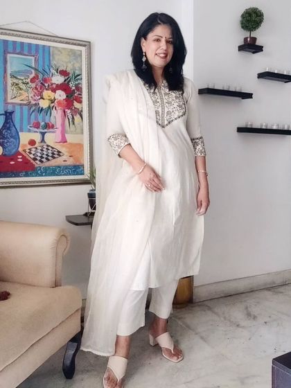 For a relaxed lunch out, I wore this comfortable cotton kurta set with beautiful embroidery on the neck. The off-white colour is perfect for summer.