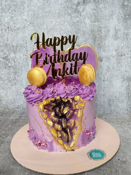 Chic & Themed Cakes for Adults photo 6