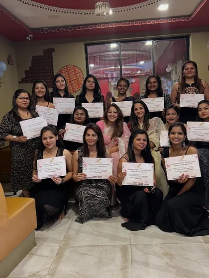This is what success looks like! A proud moment with our Magic Masterclass graduates, each one holding their certificate and ready to take their professional mehndi career to the next level. We celebrate every student's journey.