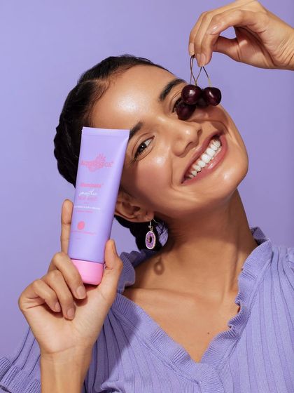 For the purple-themed range of Aqualogica products, I styled the model in a soft, lavender ribbed top to create a gentle, monochromatic look.