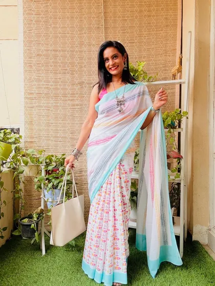 A lovely white cotton Mulmul saree with a subtle pastel print. This is a very soft and feminine saree, perfect for a gentle and elegant look.
