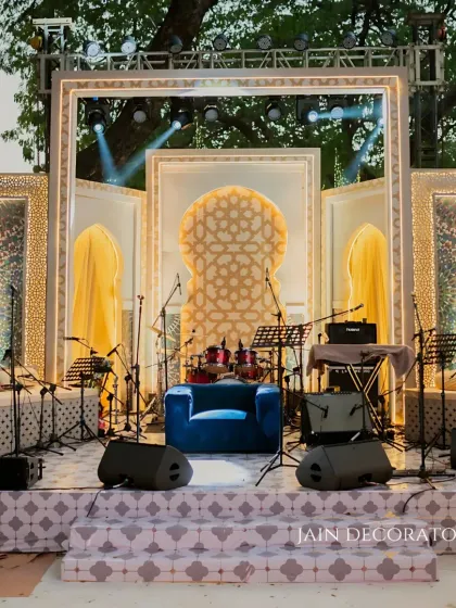 The stage is set for a night of music and celebration. This setup, inspired by Turkish architecture, provides a stunning backdrop for the live band, with comfortable seating for guests to enjoy the show.