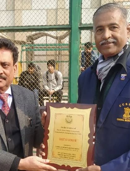 Receiving a plaque as a Guest of Honour from the Director of Sports at Jamia Millia Islamia University. We are grateful for the recognition and the opportunity to contribute to university sports.