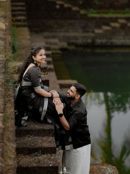 An intimate interaction on the stone steps of the pond. This pose feels natural and full of affection.