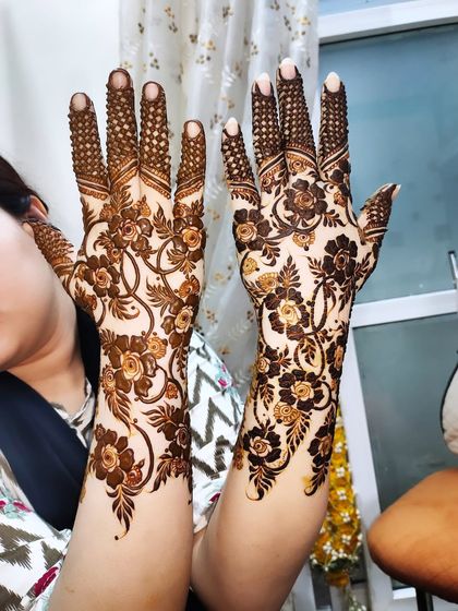 Hajira Mehendi Artist - Mehndi Artist Services Modern & Minimalist Designs photo 23