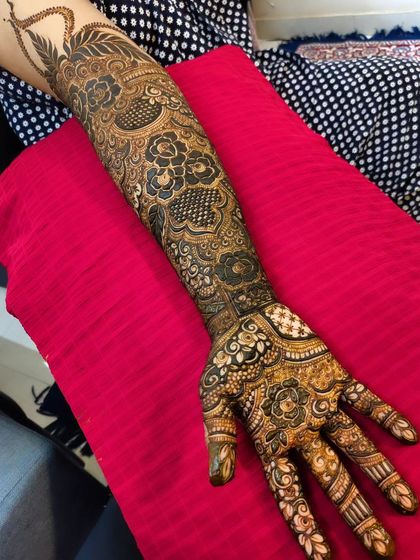 Hajira Mehendi Artist - Mehndi Artist Services Intricate Bridal & Sangeet Designs photo 46