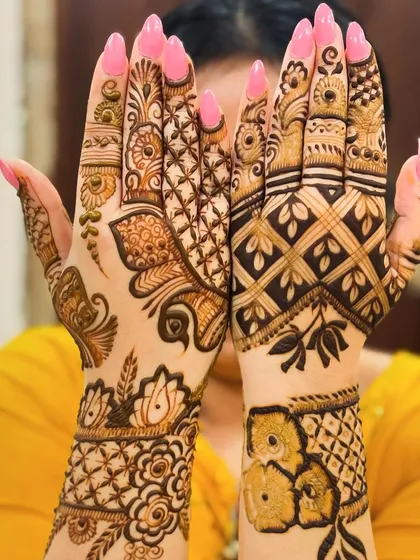 A beautiful and intricate back-of-hand design perfect for any party or wedding guest. The pattern combines peacock feathers, floral elements, and detailed grid work for a full and festive look.