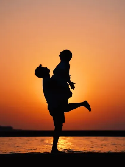 A romantic silhouette captured during a sunset pre-wedding shoot in Alibaug. We use natural light and stunning landscapes to create artistic and intimate portraits that feel timeless and emotional.
