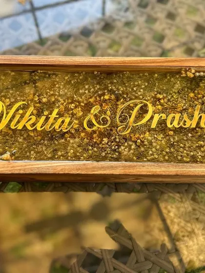 The full wooden frame nameplate, a beautiful piece that combines natural wood with preserved flowers. It's a wonderful housewarming gift or personal home accent.