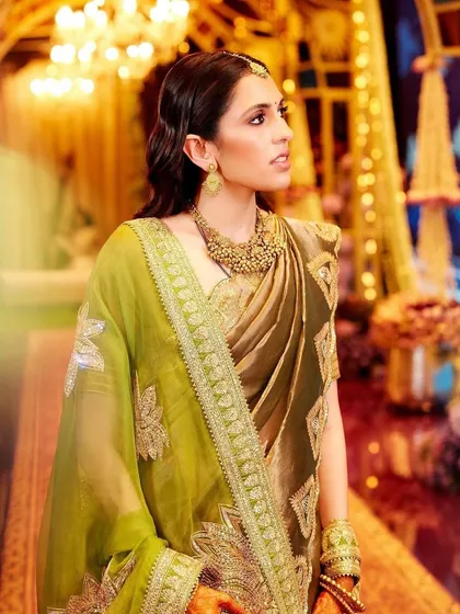 Another look at the elegant Masaba saree, showing its rich texture and how beautifully it pairs with traditional gold jewelry.
