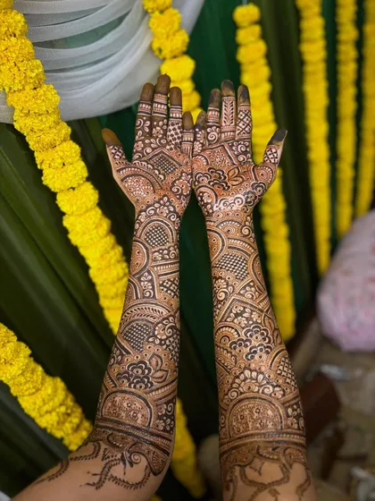 Here’s the design against a festive yellow backdrop. The contrast really makes the dark henna pop. This is the fresh stain, which will darken beautifully over the next 48 hours.