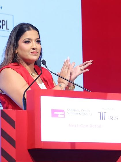 Commanding the Stage: Corporate Summits & Celebrations photo 19