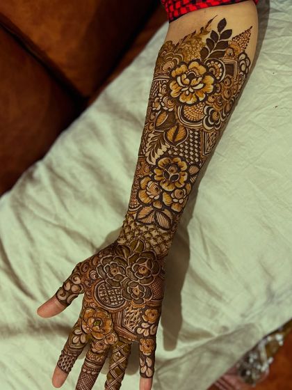 Z4 Studios - Henna Classes & Workshops Signature Floral Henna Workshop photo 9