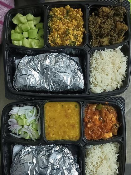 Here you can see how I customize thalis. The top thali is a no-dal option with paneer bhurji and aloo methi, while the bottom one is a standard dal and paneer meal.