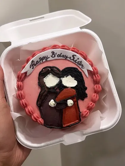 A hug in a bento box. This adorable doodle cake was made to celebrate a sister's birthday, capturing a warm embrace between two sisters.