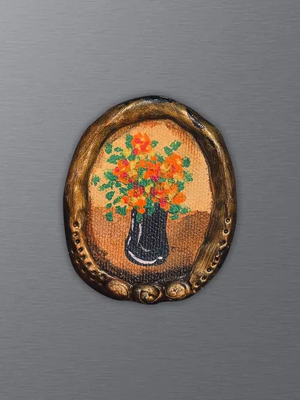 This oval magnet features a delicate bouquet in a vase. The hand-shaped frame gives it a rustic, vintage feel, making it a unique decorative piece.