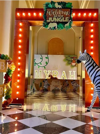 The full jungle entrance setup, showcasing the lit archway, personalized name display, and animal props. This design transforms a simple doorway into a gateway to adventure.