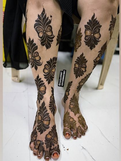 Another view of the modern leg design.