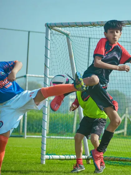 Fierce competition and split second decisions. Our training prepares players for high pressure moments like this, developing both their skills and their courage.