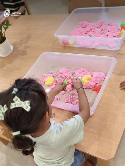 Kinetic sand provides a unique tactile experience that is both mouldable and crumbly. It’s a wonderful tool for sensory exploration, fine motor development, and imaginative play.