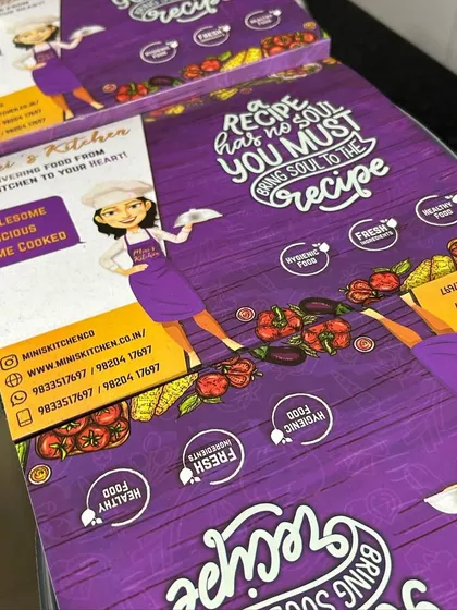 My meal box packaging, which emphasizes fresh ingredients and hygienic food preparation.