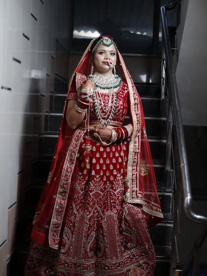 Classic Red & Gold Bridal Looks photo 22