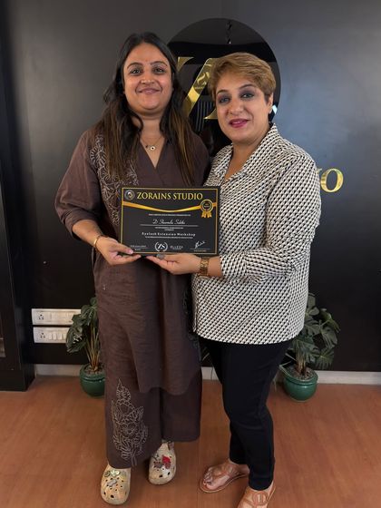We congratulate another student on completing her Elleza Lash Extension workshop. Her certification is a testament to her hard work and new expertise.