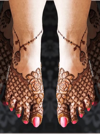 Elegant Feet Mehndi photo 4