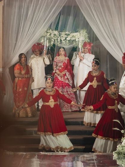 The bride's entrance, gracefully escorted by performers in traditional attire. This adds a layer of choreographed elegance and grandeur to the procession.