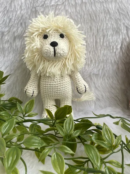 The Lion King in a soft cream color. This was my first time making him in white, and I think he looks so gentle and majestic. A perfect gender-neutral gift for a newborn.
