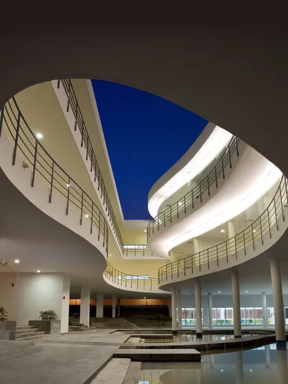 The Pearl Academy in Jaipur showcases our reinterpretation of traditional Indian architecture, like the 'baoli' or stepwell. This central courtyard with its water body acts as a natural coolant and a social hub, creating a dynamic and comfortable environment for students that is both visually dramatic and passively cooled.