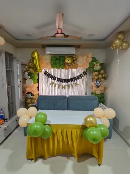 A wider view of the jungle-themed home decoration. This shows how the setup fits perfectly in a living room, transforming the space for a first birthday party.