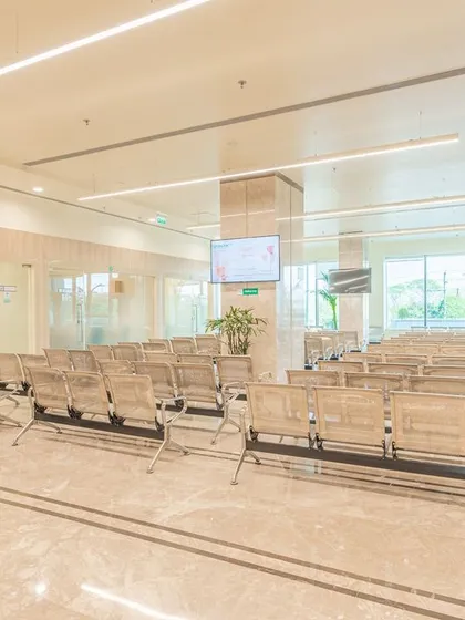 Another view of the waiting area at Fortis Hospital, Greater Noida, where ample natural light and views are a priority. The design provides a bright, open space that helps reduce the feeling of confinement often associated with hospitals.