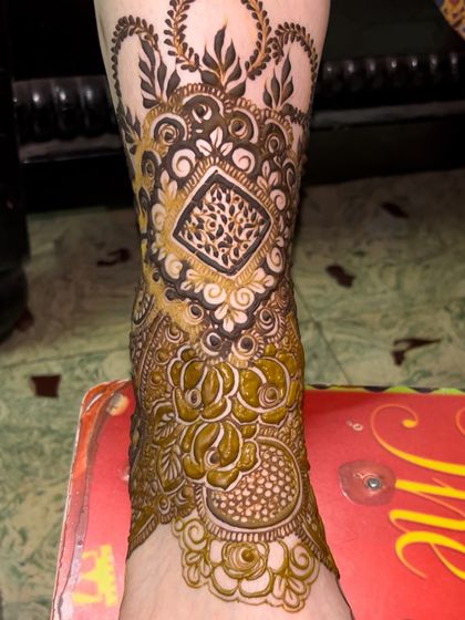 Another close-up, this time showing the beautiful floral and check patterns on the foot.