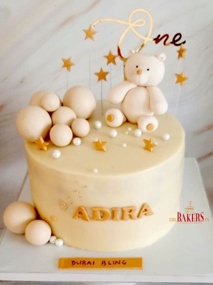 I loved making this white and gold bling cake for Adira's first birthday. The theme was "Dubai Bling," and the elegant teddy bear, stars, and bubbles created a chic and adorable look.