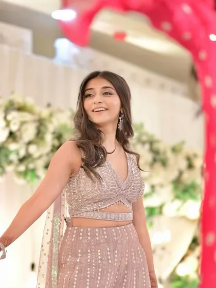 A pretty and polished look for this wedding guest. The makeup is minimal and fresh, with soft waves in her hair for an effortlessly chic vibe.