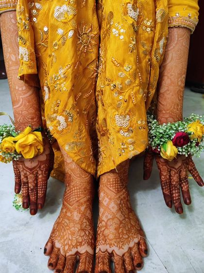 A complete view of the bridal mehendi for Tahani, showing how the designs on her hands and feet complement each other perfectly.