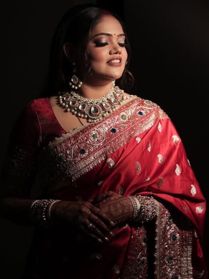 This client paired her elegant red saree with a sparkling American diamond set she rented from us, creating a timeless and sophisticated look.