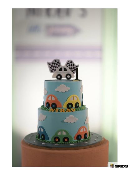 A duplicate of the adorable two-tiered car cake.