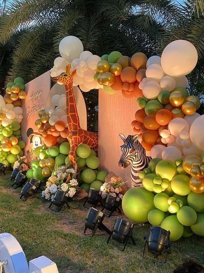 Another angle of the outdoor jungle backdrop, showing the combination of different colored balloons and animal props to create a dynamic and visually appealing setup.