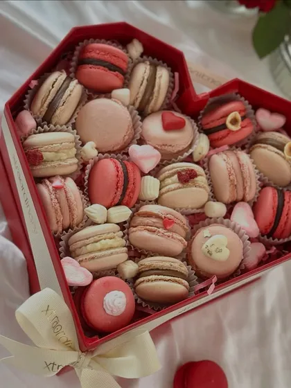 Another view of our beautiful heart-shaped macaron box, perfect for gifting or sharing with your special someone on Valentine's Day.
