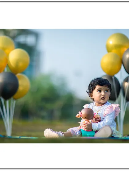 A wider shot from a birthday-themed outdoor session, showing the setup with balloons that I can arrange for your child's photoshoot.