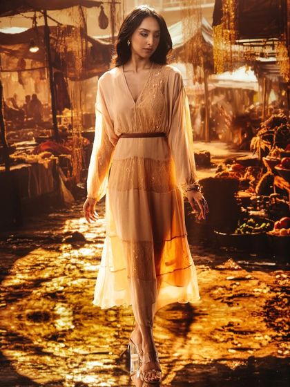 This shot captures an ethereal beauty in a projected marketplace. We explore how to use the background's golden hour light and reflective surfaces to create a fusion of texture, light, and elegance.