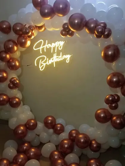 A classic ring balloon arch is perfect for a surprise birthday decoration at home. This one uses a beautiful combination of white and rose gold chrome balloons.